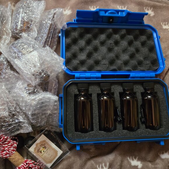 Seahorse Waterproof Locking Box w/Bottles - Picture 3 of 6